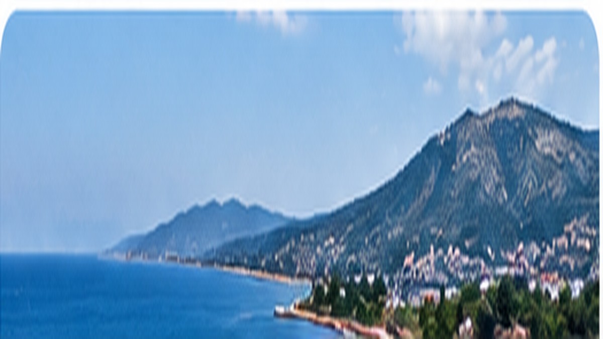 Urla merkez yerel yaşam ve sahil görünümü